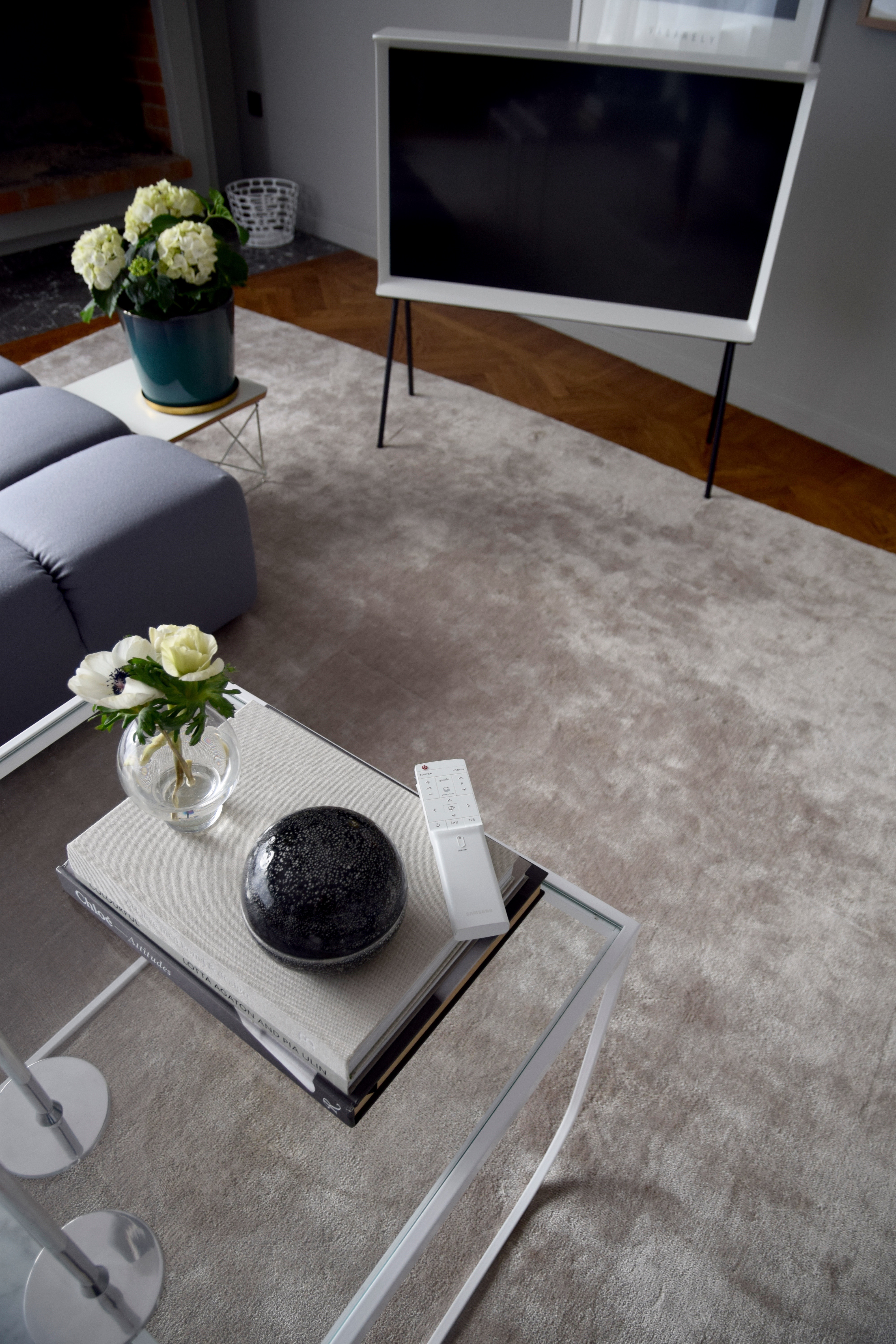 Samsung serif tv i mitt vardagsrum sanna fischer metro mode