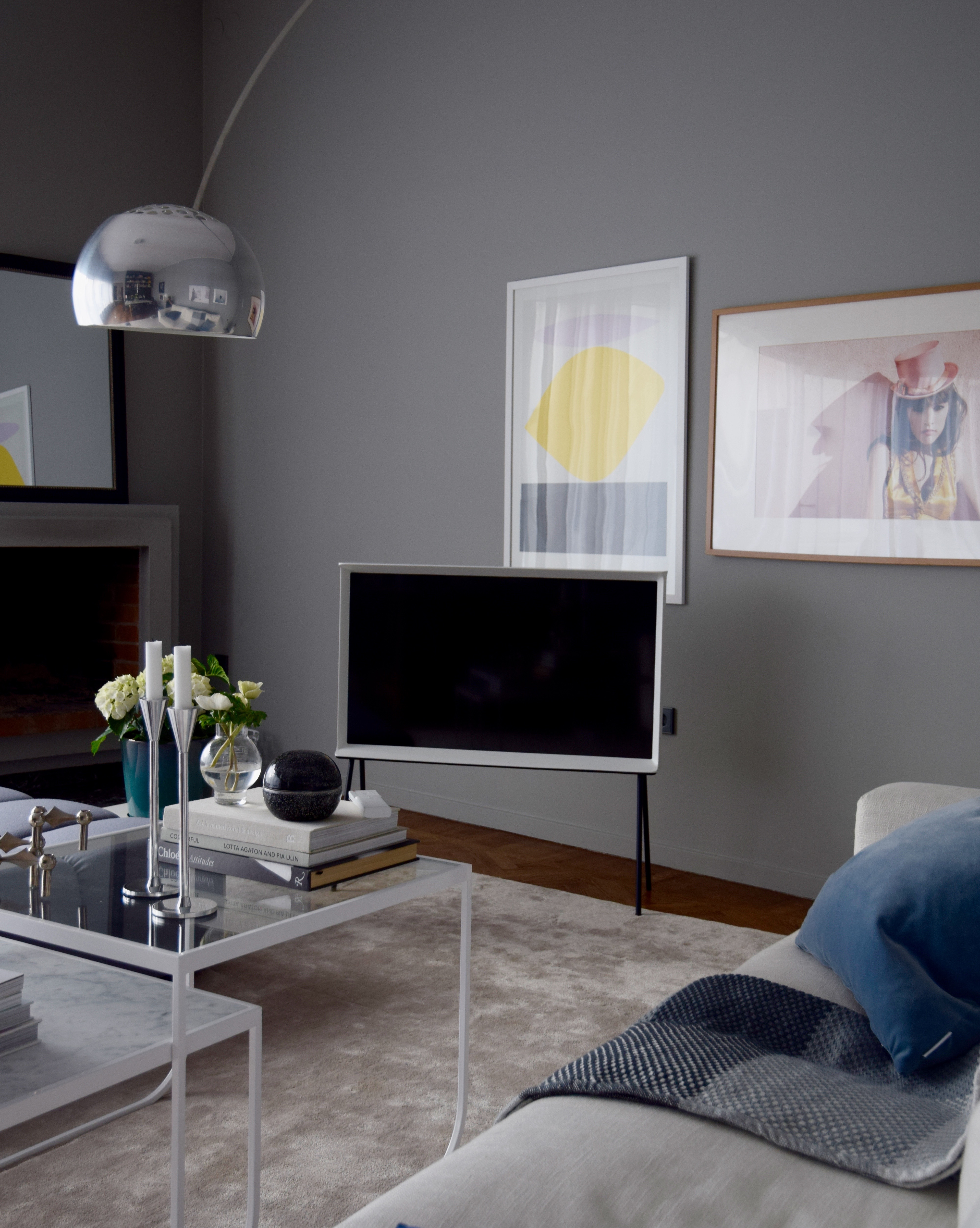 Samsung serif tv i mitt vardagsrum sanna fischer metro mode